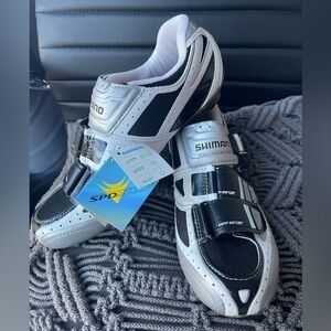 New With Tags Shimano SH-R132 Road Shoe Size 39 US 6 Spinning Shoe Carbon Fiber